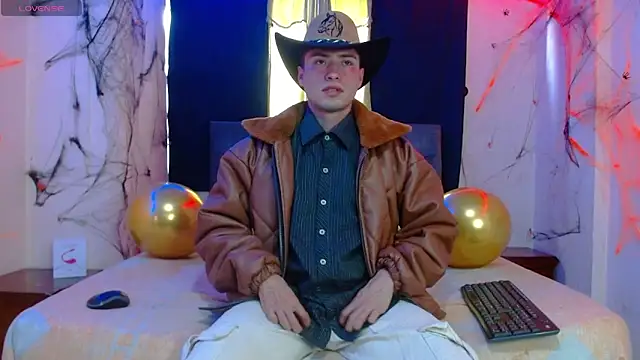 nolanjay  online show from October 10, 8:19 pm