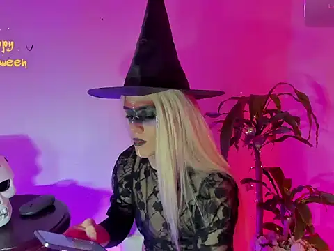 Snapshot of Regiina_Doll chatting on October 10, 2:10 am Regiina Doll online show from October 10, 2:10 am