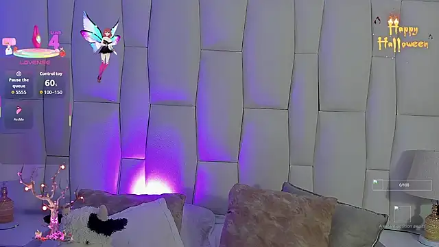 Snapshot of Regiina_Doll chatting on October 31, 4:24 am Regiina Doll online show from October 31, 4:24 am