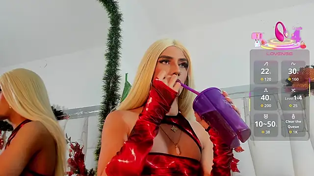 Snapshot of Regiina_Doll chatting on December 1, 9:53 pm Regiina Doll online show from December 1, 9:53 pm