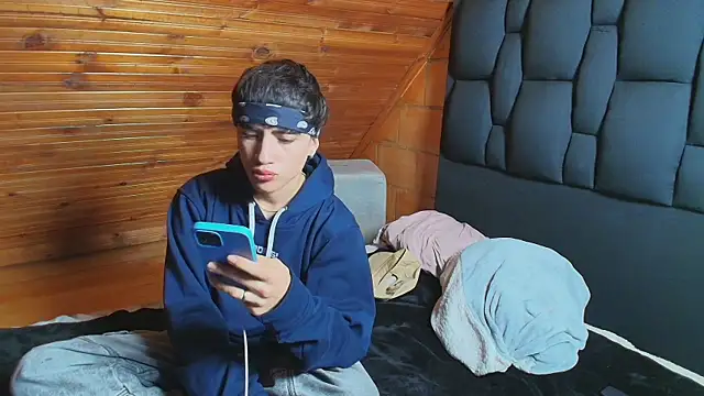 Snapshot of Justyn_Ross chatting on November 8, 1:50 am Justyn Ross online show from November 8, 1:50 am