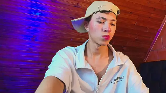 Snapshot of Justyn_Ross chatting on November 23, 11:37 pm Justyn Ross online show from November 23, 11:37 pm