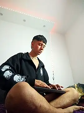 Snapshot of Justyn_Ross chatting on April 8, 7:41 am Justyn Ross online show from April 8, 7:41 am