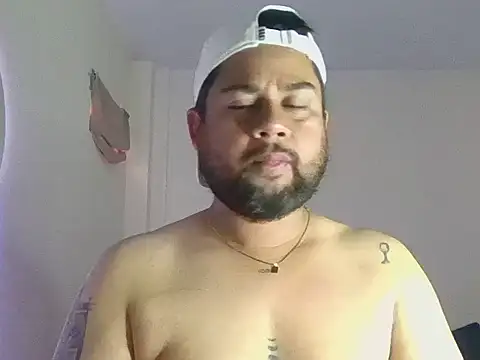 GABRIELGARCIA1313 online show from June 26, 1:37 pm