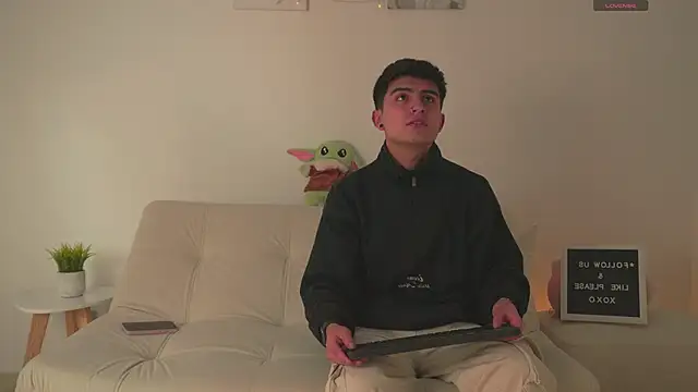 tommy and sophie online show from January 31, 4:36 am