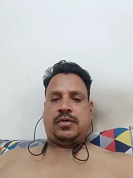 Snapshot of Raj1043 chatting on February 18, 9:21 am Raj1043 online show from February 18, 9:21 am