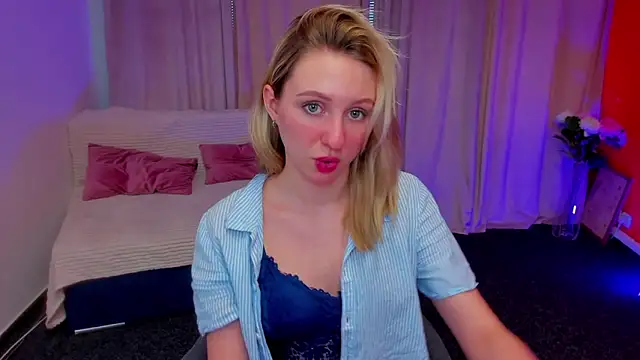 Lia Bloom  online show from March 13, 12:02 pm