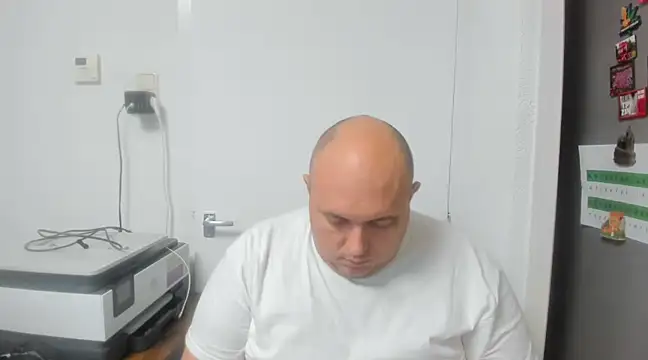 Snapshot of BigromeoXX chatting on December 13, 6:16 pm BigromeoXX online show from December 13, 6:16 pm