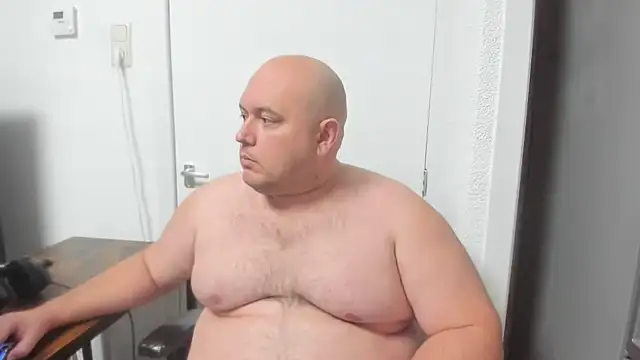 Snapshot of BigromeoXX chatting on December 26, 8:00 pm BigromeoXX online show from December 26, 8:00 pm