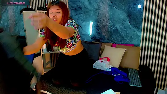 Isalombardi online show from November 12, 2:45 am