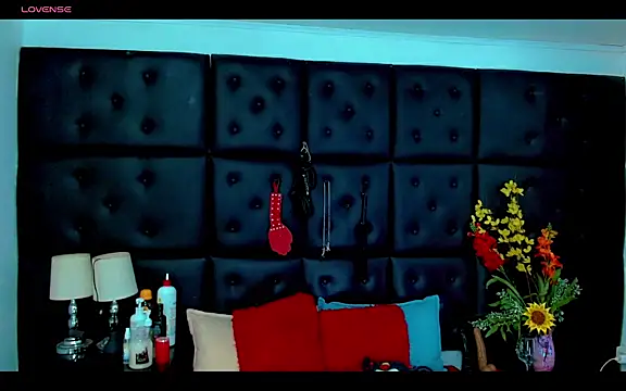 Isalombardi online show from May 17, 2:42 am