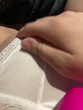 Snapshot of mystik_a chatting on October 16, 3:29 am mystik a online show from October 16, 3:29 am