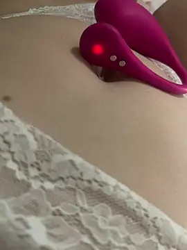 Snapshot of mystik_a chatting on March 5, 3:46 am mystik a online show from March 5, 3:46 am