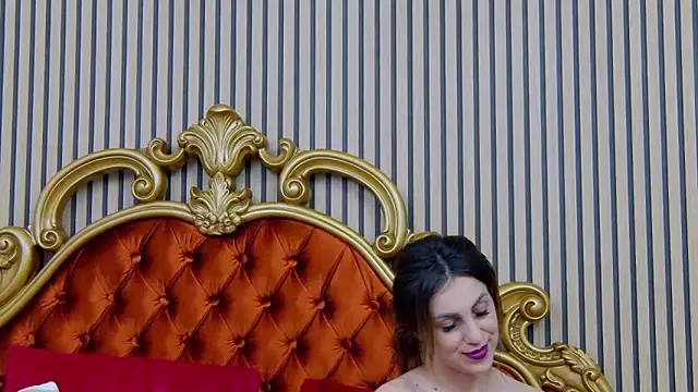 EmaSkyes online show from February 8, 1:33 pm