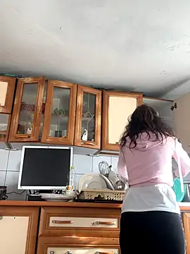 EmaSkyes online show from November 1, 8:38 am