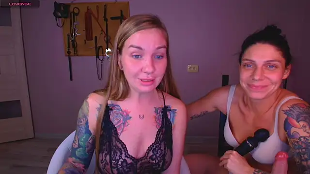 Carrie Moonshine online show from October 13, 2:00 am