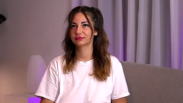 BelleSkye online show from November 4, 4:44 am