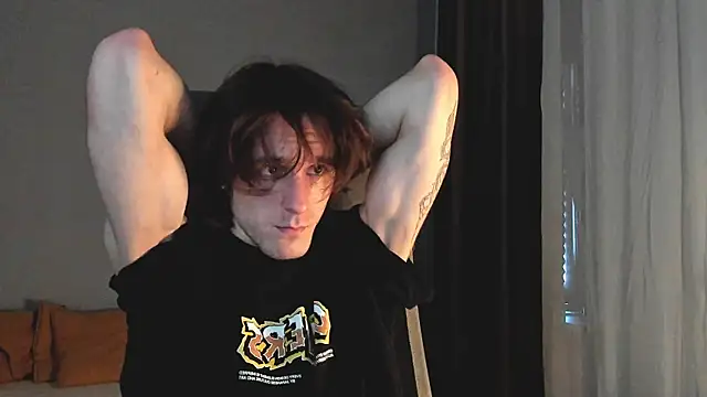 Snapshot of misterhult chatting on December 4, 8:34 am misterhult online show from December 4, 8:34 am