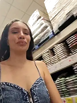 Snapshot of aurelialux chatting on October 4, 9:57 pm aurelialux online show from October 4, 9:57 pm