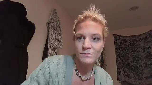 AddieAssets online show from December 5, 1:58 am