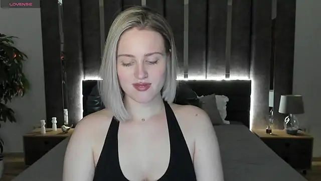 Snapshot of _Sarah_Soul_ chatting on December 12, 7:08 am Sarah Soul online show from December 12, 7:08 am