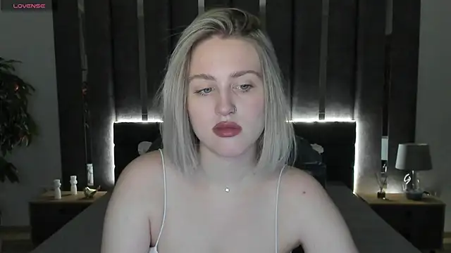 Snapshot of _Sarah_Soul_ chatting on December 13, 1:04 am Sarah Soul online show from December 13, 1:04 am