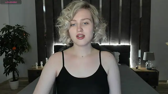 Snapshot of _Sarah_Soul_ chatting on December 16, 7:04 am Sarah Soul online show from December 16, 7:04 am