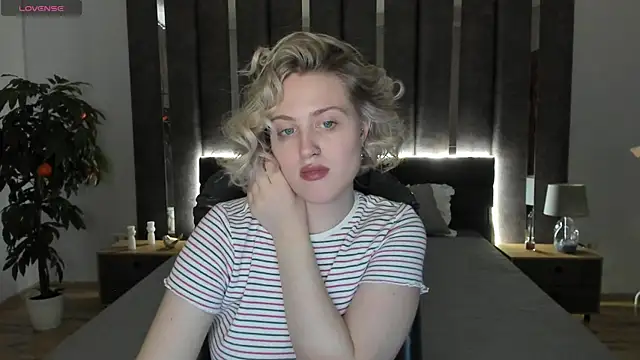 Snapshot of _Sarah_Soul_ chatting on December 17, 7:18 am Sarah Soul online show from December 17, 7:18 am