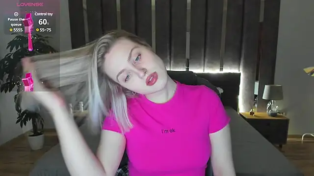 Snapshot of _Sarah_Soul_ chatting on December 22, 1:01 am Sarah Soul online show from December 22, 1:01 am