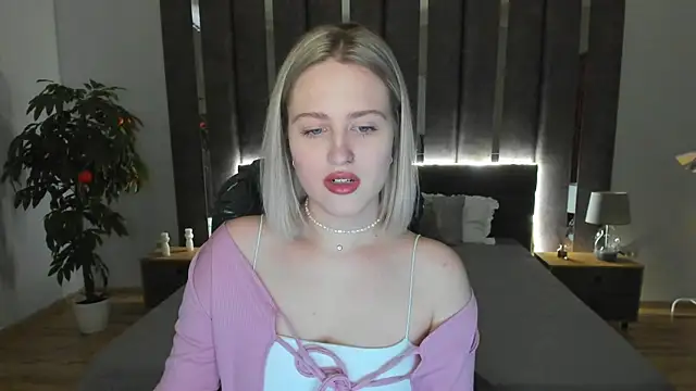 Snapshot of _Sarah_Soul_ chatting on December 23, 4:01 am Sarah Soul online show from December 23, 4:01 am