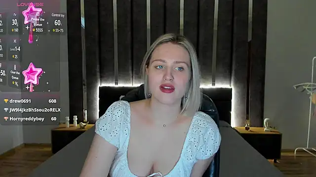 Snapshot of _Sarah_Soul_ chatting on January 4, 6:52 am Sarah Soul online show from January 4, 6:52 am