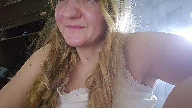 EstrellaWalters online show from December 18, 12:33 pm