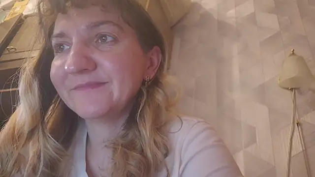 EstrellaWalters online show from April 28, 10:09 am