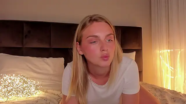Snapshot of pretty_girlnextdoor chatting on May 4, 6:48 pm pretty girlnextdoor online show from May 4, 6:48 pm