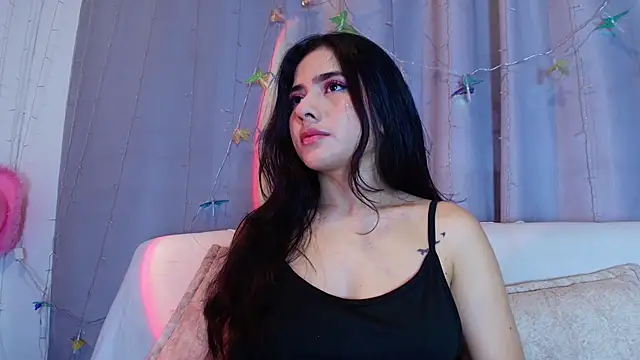 Snapshot of adara_johnson__ chatting on February 21, 11:44 am adara johnson online show from February 21, 11:44 am