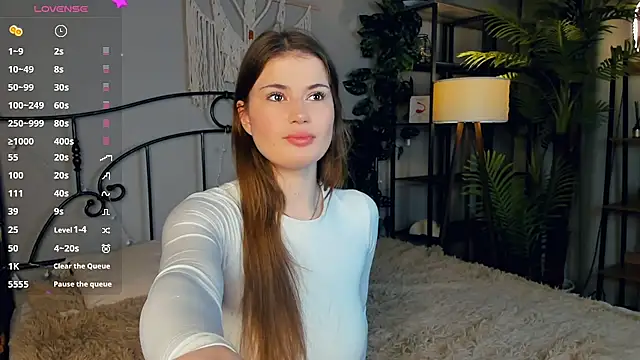 Snapshot of LissaMiiller chatting on December 6, 5:20 am LissaMiiller online show from December 6, 5:20 am