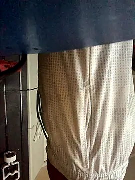 Snapshot of yosparky chatting on October 20, 9:04 pm yosparky online show from October 20, 9:04 pm