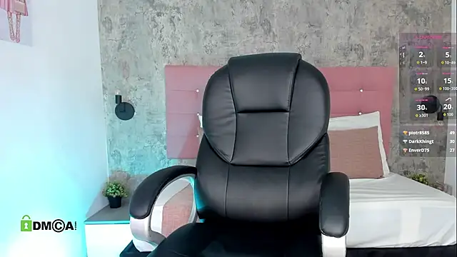 ASHLIE DIXON1 online show from September 28, 8:25 pm