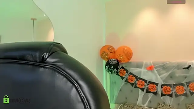 ASHLIE DIXON1 online show from October 30, 8:31 pm