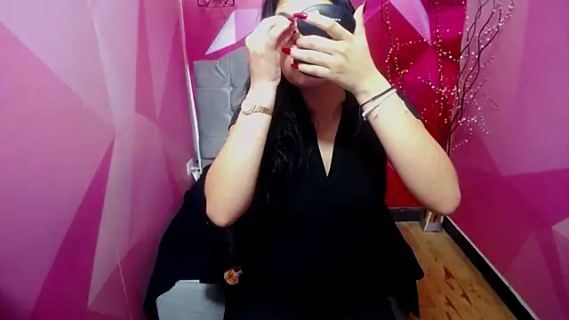 Snapshot of EMMA_COLINSS chatting on December 16, 12:49 pm EMMA COLINSS online show from December 16, 12:49 pm