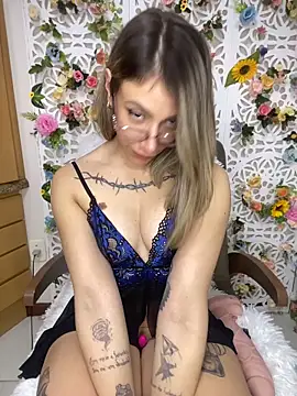 Snapshot of loira_messi chatting on May 23, 5:01 am loira messi online show from May 23, 5:01 am