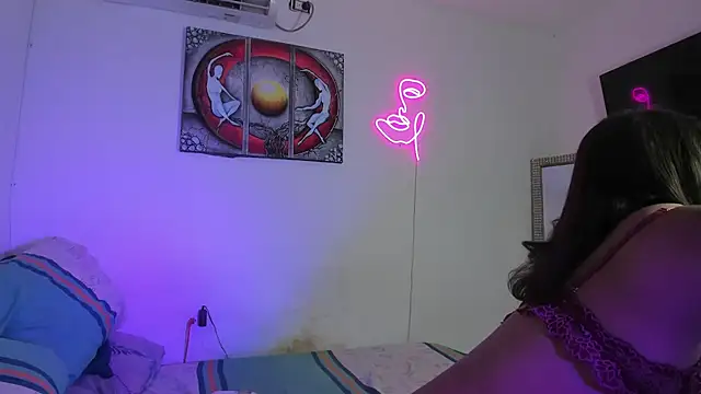 Snapshot of violet_evanz chatting on January 23, 1:08 am violet evanz online show from January 23, 1:08 am