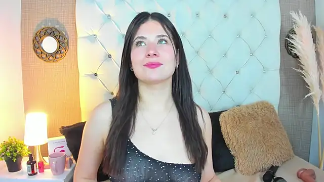 Snapshot of ValeryLovee chatting on February 1, 9:32 am ValeryLovee online show from February 1, 9:32 am