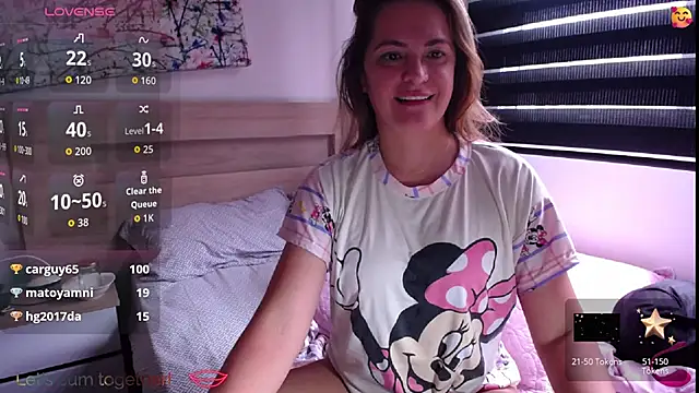 ParisW online show from September 18, 1:24 pm