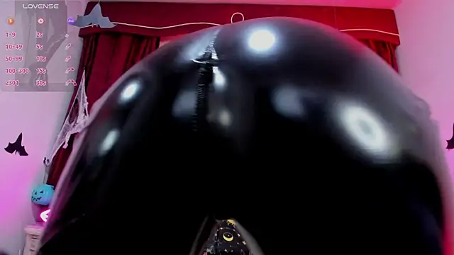 Snapshot of Maddissonlove chatting on October 19, 1:12 pm Maddissonlove online show from October 19, 1:12 pm