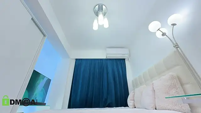 ScarlettAndTom online show from October 3, 8:06 pm