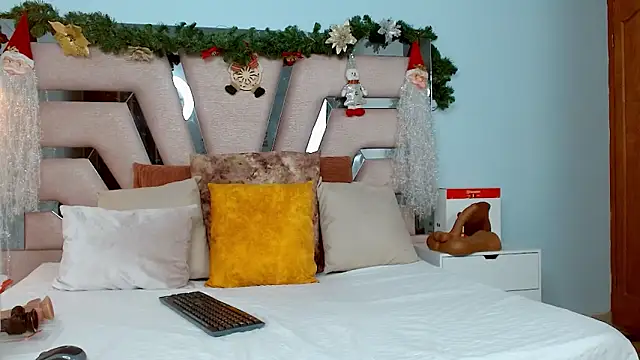 Snapshot of cintia_hills chatting on December 18, 4:31 am cintia hills online show from December 18, 4:31 am