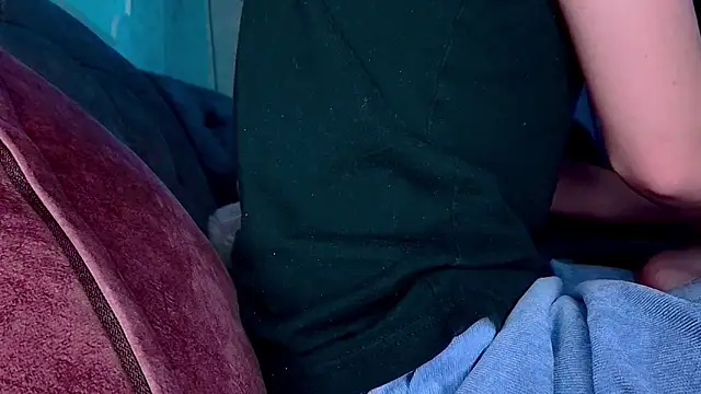 Snapshot of AgnesMillerS chatting on December 4, 6:00 am AgnesMillerS online show from December 4, 6:00 am