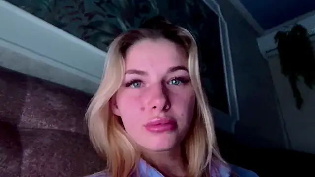 Snapshot of AgnesMillerS chatting on December 15, 3:13 am AgnesMillerS online show from December 15, 3:13 am