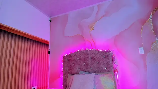 Daisy  rose online show from March 21, 3:01 am